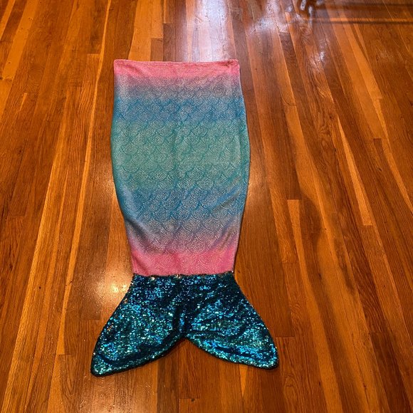 Mermaid Tail Blanket with Reversible Sequin Tail - Picture 1 of 4